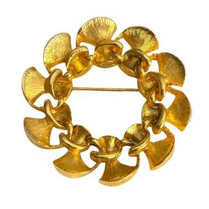 Vintage OBCO‎ 66 Gold Wreath Brooch 1960s Fan Motif Circle Pin